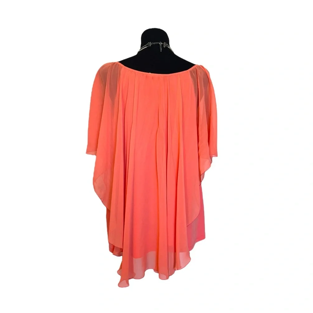 Chic Coral Blouse - Picture 4 of 4